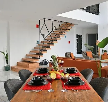 Luxury Modern With Private Pool *