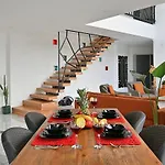 Luxury Modern With Private Pool *