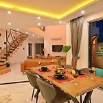 Luxury Modern With Private Pool Villa